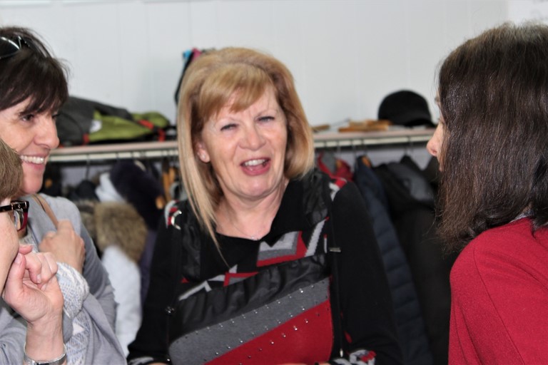 Judith Roussel nouvelle membre accueillie par  Anne Banville et Pierrette Lepage